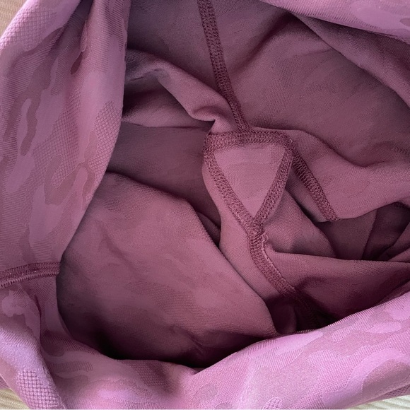 BEYOND YOGA Camo High Waisted Performance Biker Short red size large - Picture 10 of 14